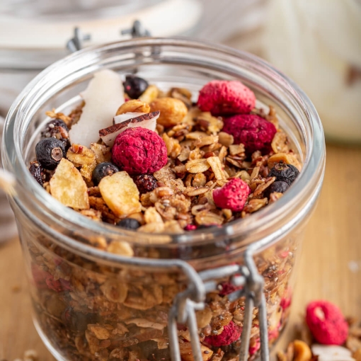 Granola de chocolate y frutos rojos
